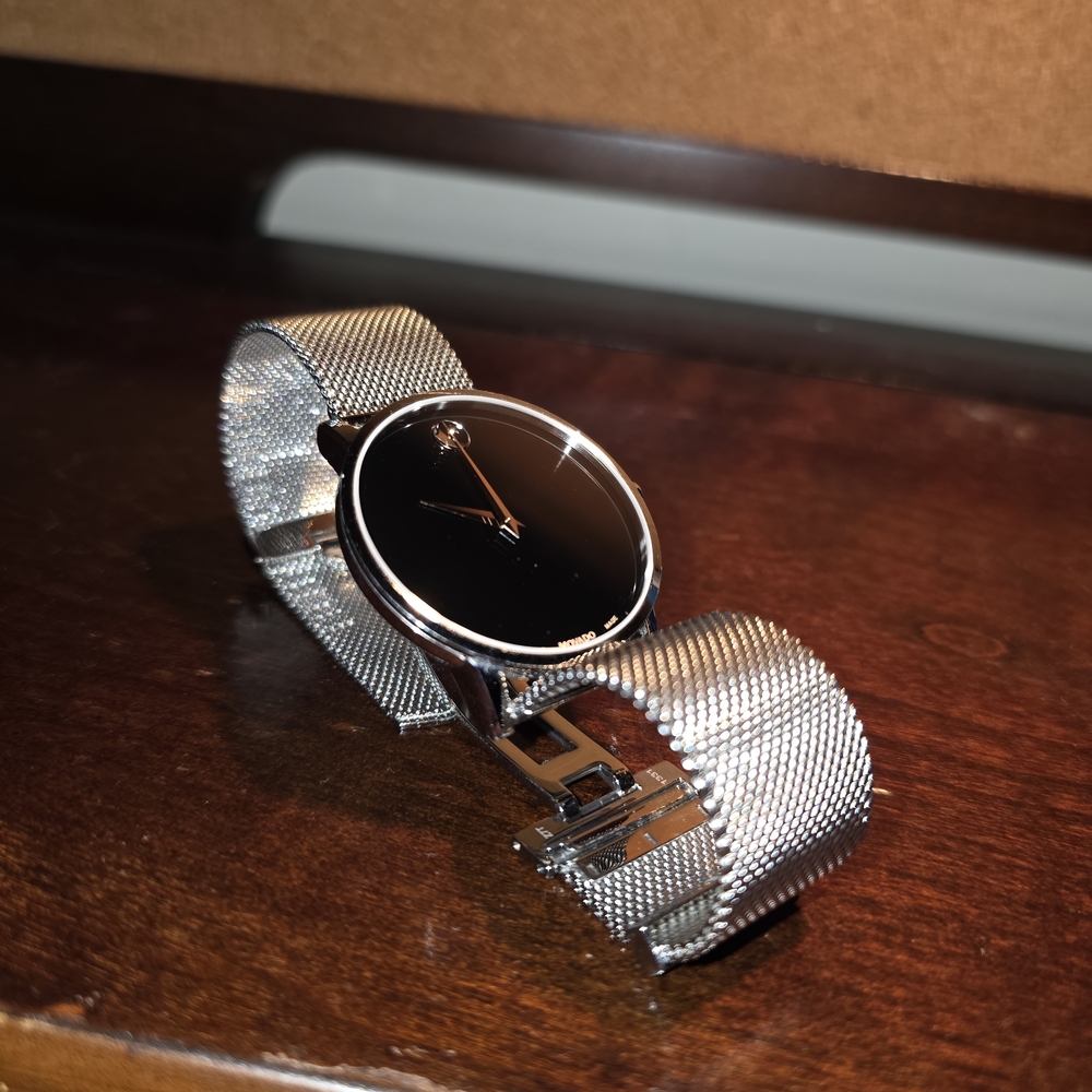 Movado watch, 40 mm stainless steel case, black Museum dial, Mesh Bracelet